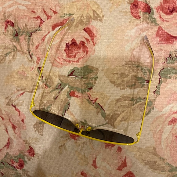 Kendall + Kylie Slater Sunglasses / Like New - Picture 7 of 9